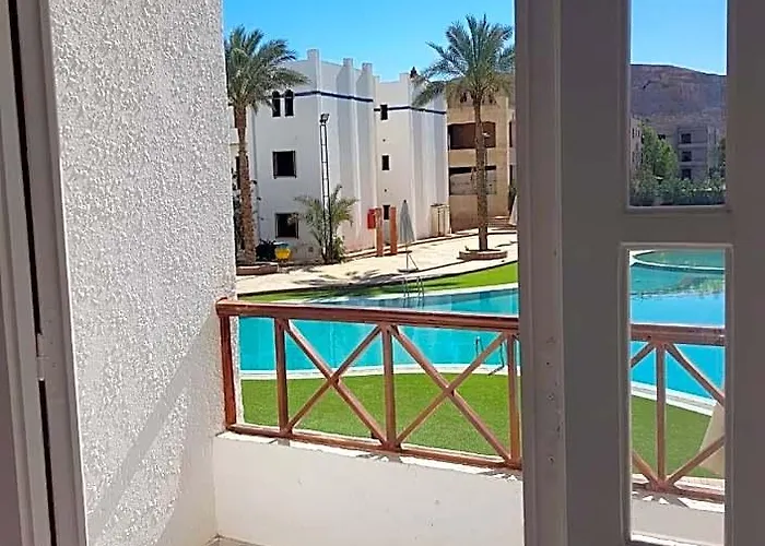 One-bedroom With Pool View 酒店